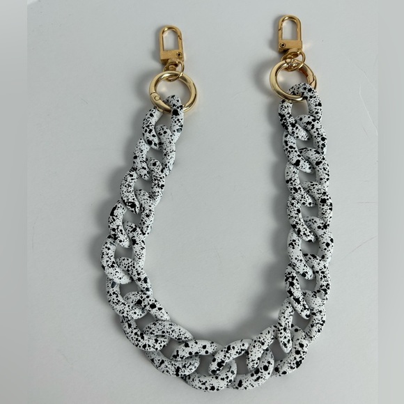 Chain link strap charm acrylic soft smooth finish white with black speckled - Picture 1 of 5